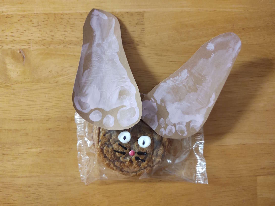 Easter oatmeal pie footprint bunny craft